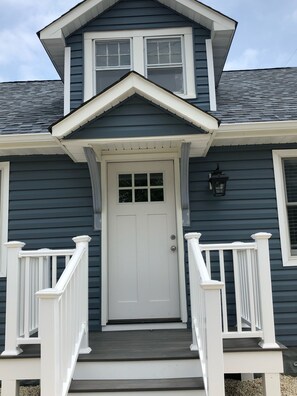 Entryway to the Candy Apple Cottage