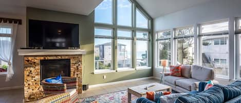 Sunny and bright great room is a perfect family getaway!