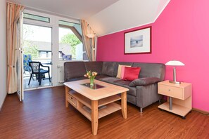 Wohnzimmer mit integriertem Küchenbereich