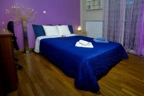 A2 bedroom with big double bed (1.60/2.00) r/c,wi fi ,tv,desk,fan,balcony