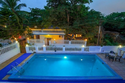 6 BHK Private pool Portuguese villa 500m Candolim