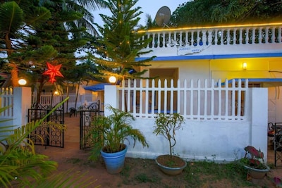 6 BHK Private pool Portuguese villa 500m Candolim