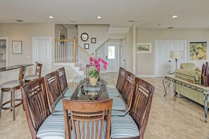 Dining room table