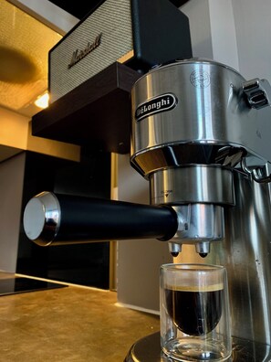 Kaffee und/oder Kaffeemaschine