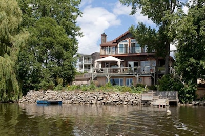 Au bord de l'eau Lakefront apartment