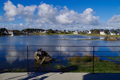 TRES JOLIE MAISON MODERNE , BELLE VUE SUR ARRIERE PORT