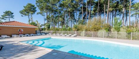 Luxurious pool and breathtaking nature!