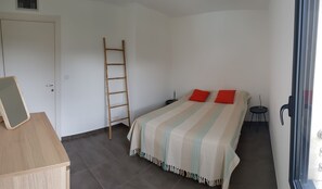 La chambre avec le lit 2 places