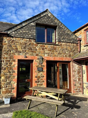 Lovely, comfortable and spacious for 4 people. Outside seating to front and rear