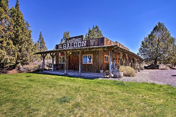 Bend Vacation Rental | 3BR | 1BA | 1,000 Sq Ft | Step-Free Access