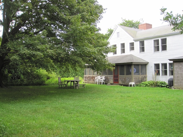 Spacious 1700s Home - Central A/C, close to bay beaches