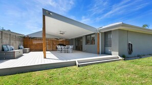 Savor the beauty of the great outdoors in the stunning alfresco dining area