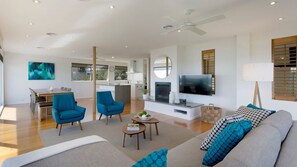 Anchor Beachfront Open Plan Living with Fireplace