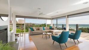Anchor Beachfront Open Plan Living with stunning Ocean Views and Fireplace