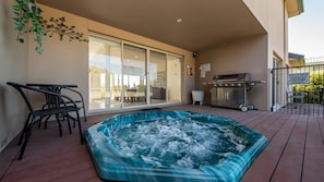 Vue de la Mer Gas Heated Spa 