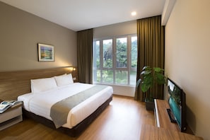 1 Bedroom Lakeview Suite #4