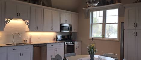 Kitchen with full amenities!
303 2nd St
Harpers Ferry, IA 52146