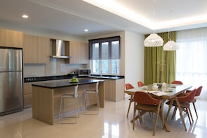 2 + 1 Bedroom Lakeview Deluxe Suite #6