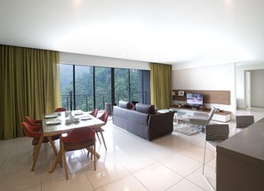 3 Bedroom Lakeview Premier Suite #2