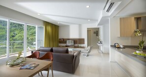 3 Bedroom Lakeview Executive Deluxe #3