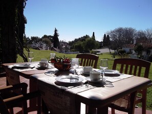 Outdoor dining