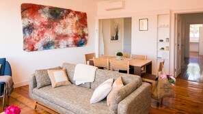 A charming living room with a dinning area and TV, for you to relax.
#relax #portugal #pt #lisbon