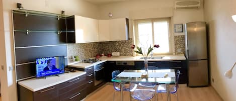 Ambiente Cucina soggiorno. Kitchen and living-room