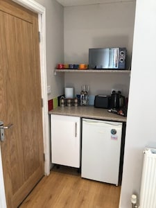 Self Contained  Studio Flat/Annex Sleeps 1 - 4 People