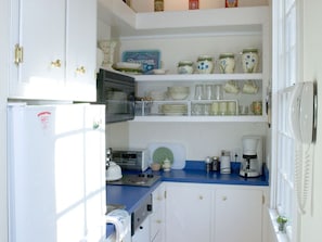 Small and functional kitchen including diswasher