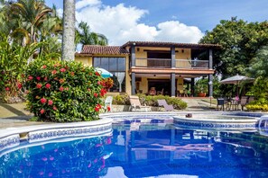Beautiful Chalet in El Caimo
