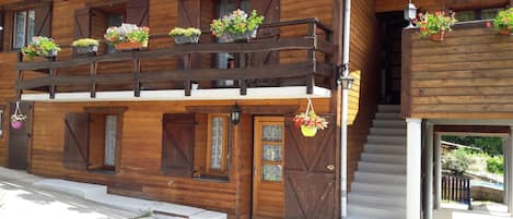 Au chalet d'Anna
Le gite se situe au rez de chaussée de la maison