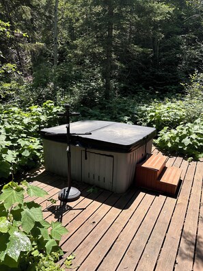4 seater hot tub