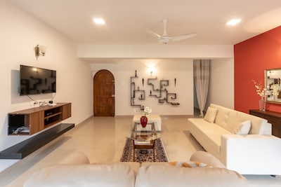 Luxury 3 Bedroom villa near the beach with large balcony for barbecue's.