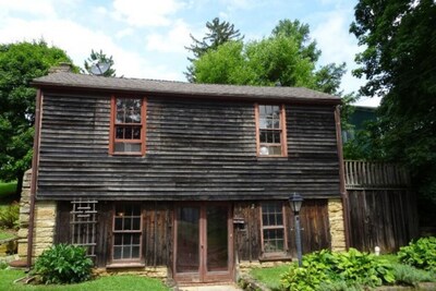 A Comfy Cozy Cottage on Clowney