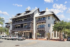Located in the Heart of Barrett Square in Rosemary Beach!