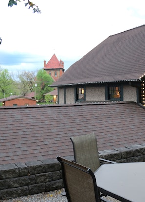 Outdoor dining for 6 on the private terrace enjoys afternoon shade.