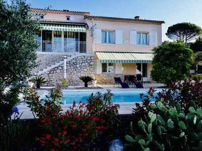 Casa AXALY Saint Martin d'Ardèche capacidad 12 personas con piscina