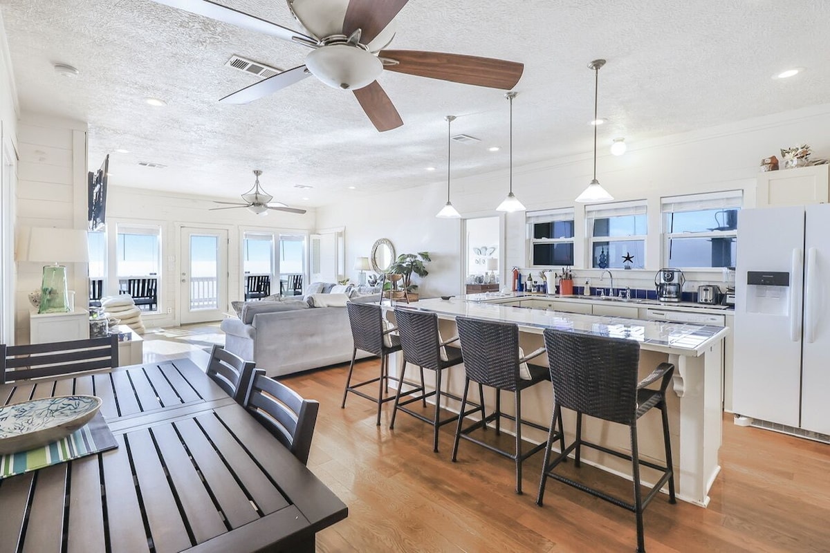 2 Miami: 2 BR, 2 BA House in Caplen, Sleeps 7