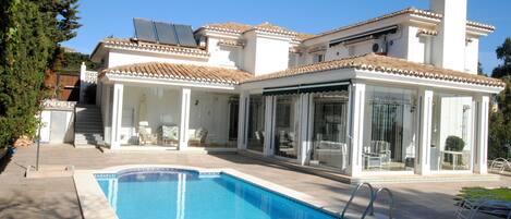 Private pool. Villa. Riviera del Sol