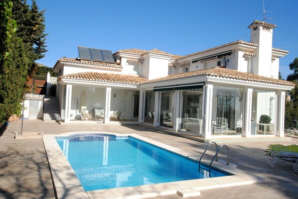 Private pool. Villa. Riviera del Sol