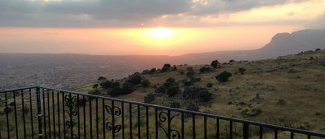 Blick von der Terrasse auf den Golf von Castellammare