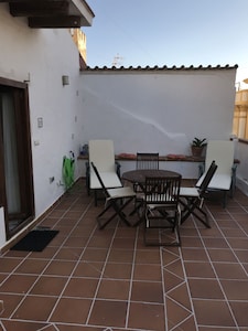 Town house in the center of Tarifa, 2 bedrooms., 2 bathrooms, roof terrace u. Wifi