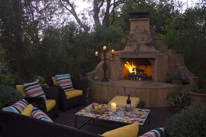 Front patio's outdoor gas fireplace. 