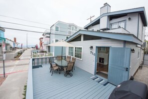 front porch, 3 houses down from the beach