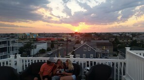 GREAT Rooftop Sunsets for selfies!