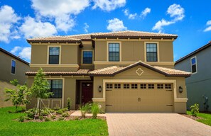 The retreat at championsgate villa  front view of the home