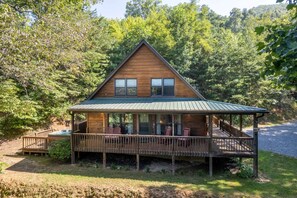 Front View - Front View of Jenny's Cabin