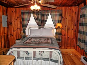 Bedroom - Bedroom with 1 queen bed