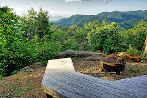 Fire-Pit Area - Firepit with seating and mountain view