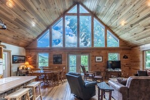 Living room - Mountain Views